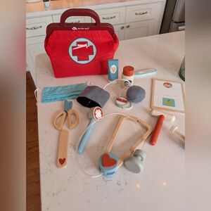 Tender Leaf NEW CONDITION Doctor Play Set with Accessories